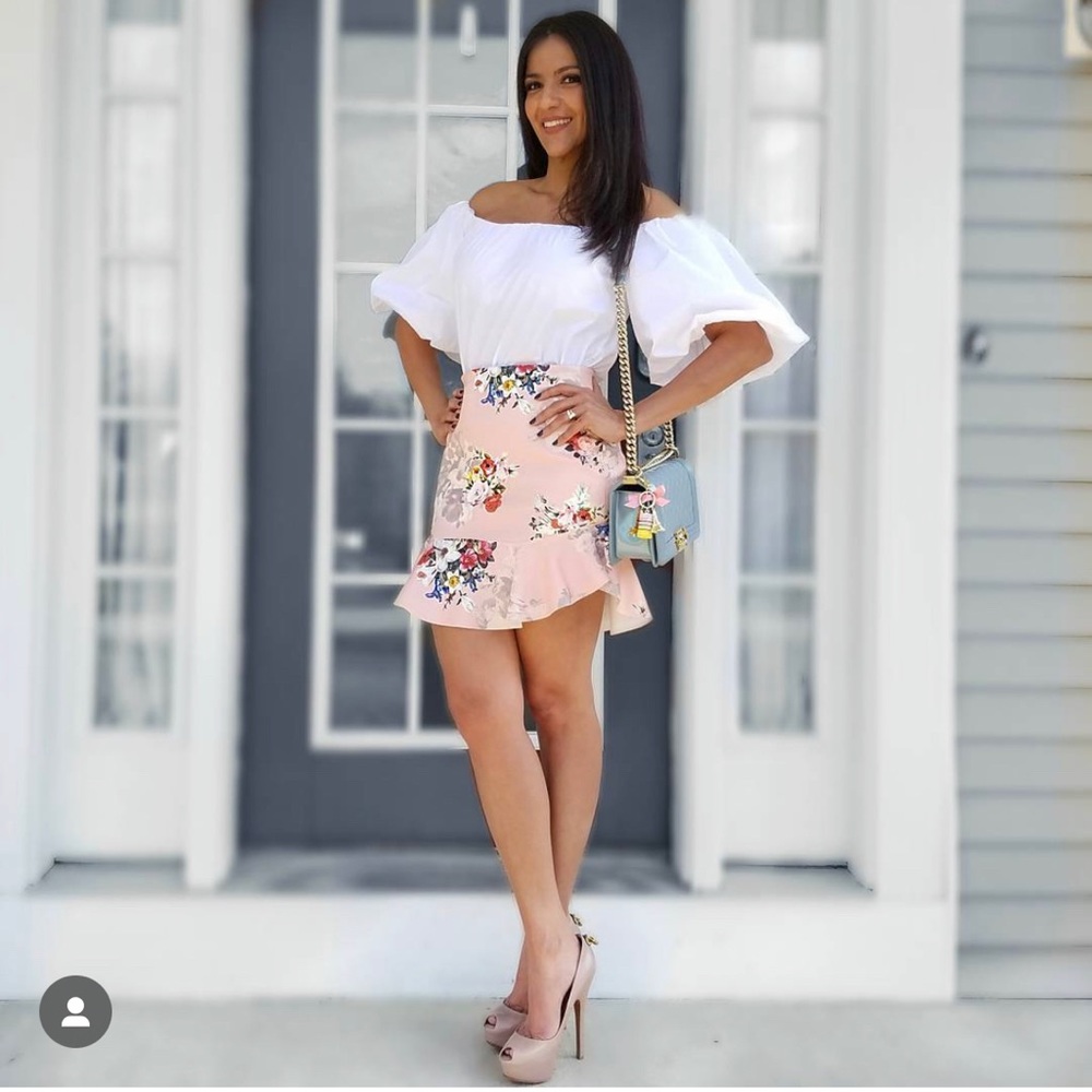 Beautiful pink floral skirt size medium